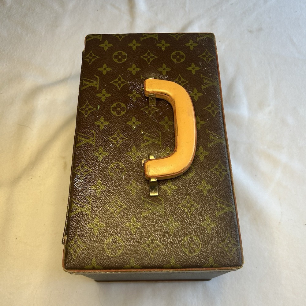 LOUIS VUITTON Vintage Monogram Cosmetic Box Trunk Bag Locks Handle Mirror - Picture 10 of 14